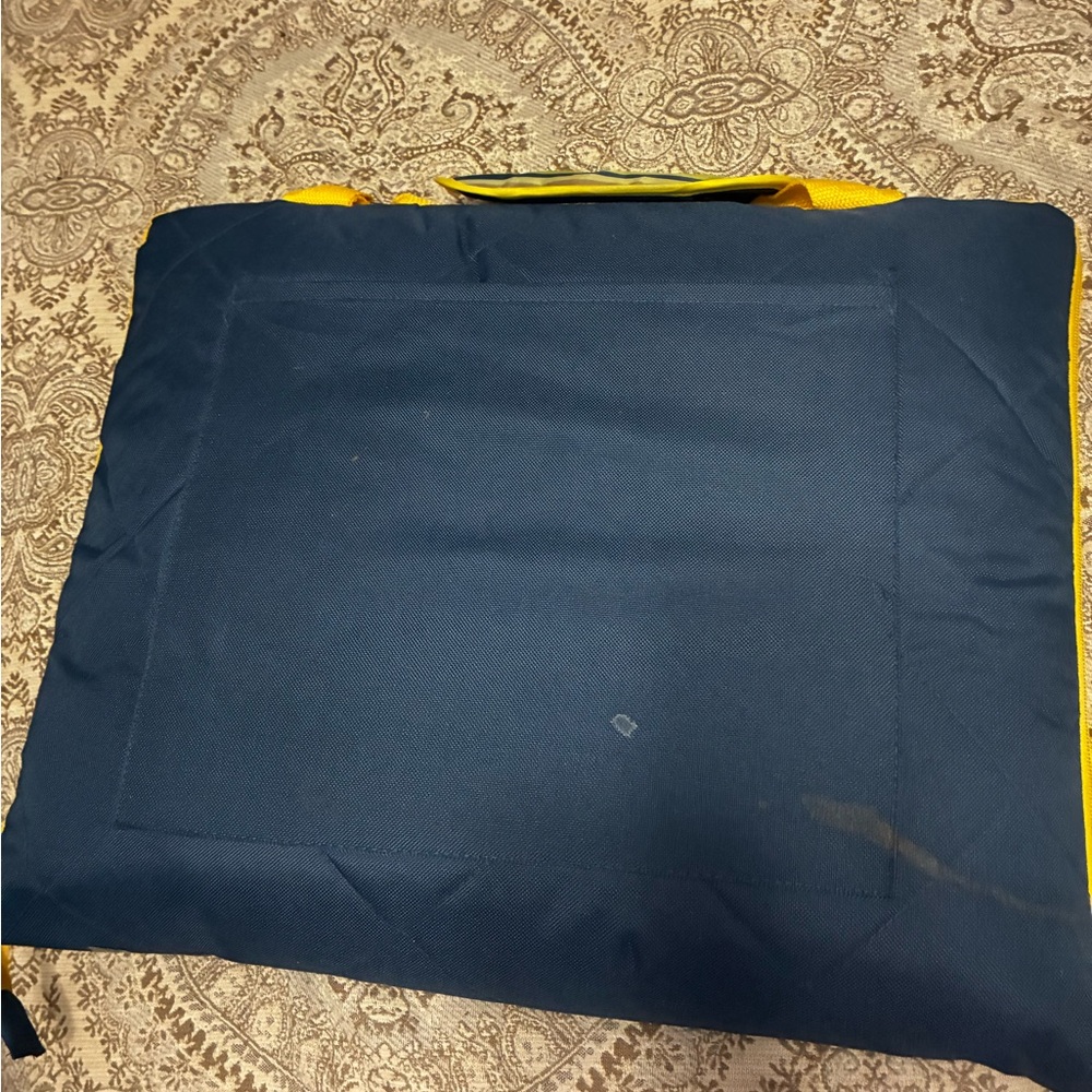 Stylish Navy and striped polyester foldable Travel mat